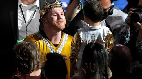 El presidente del CMB dijo qué peleador puede poner en peligro el reinado de Canelo Álvarez