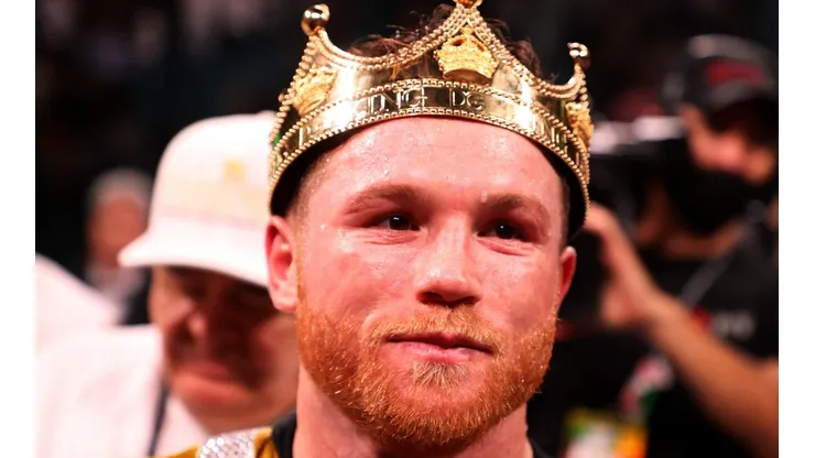 Canelo Álvarez estrenó chaqueta de campeón mundial indiscutible