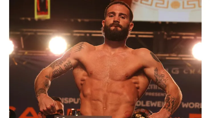 La madre Canelo Álvarez se peleó con Caleb Plant.