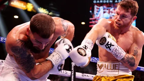 Canelo Álvarez le habló a los mexicanos tras la pelea.