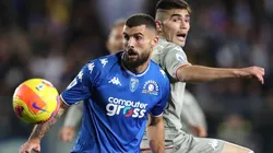 Johan Vásquez sumó su quinta titularidad seguida con Genoa