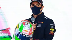 Checo Pérez presentó el casco que usará en el Gran Premio de México