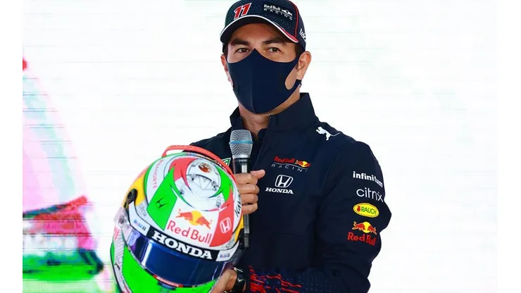 Checo Pérez presentó el casco que usará en el Gran Premio de México