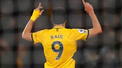 Raúl Jiménez festejó por vez número 50 con Wolverhampton