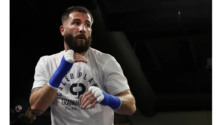 Caleb Plant entrena como Floyd Mayweather.