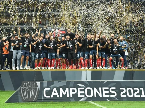 VIDEO: Así levantó Rayados el trofeo de campeón