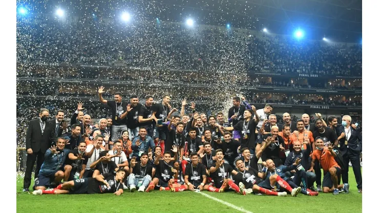 Rayados estrenó escudo tras ganar la Concacaf Champions League