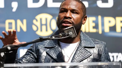 El acto reprochable de Floyd Mayweather con un fanático.