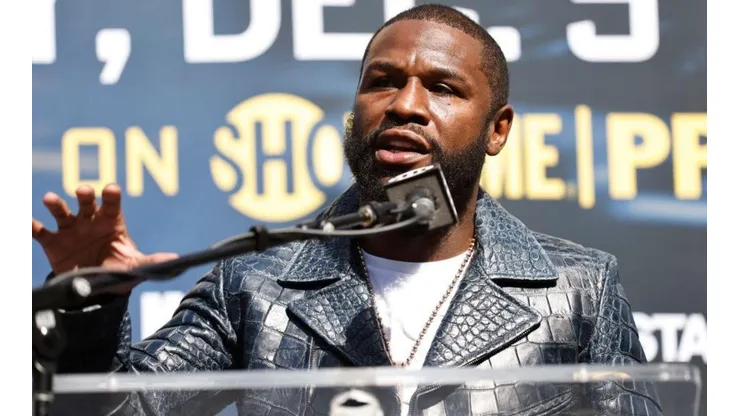 El acto reprochable de Floyd Mayweather con un fanático.