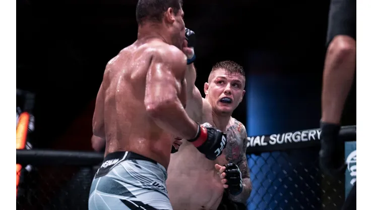 Vettori superó a Paulo Costa.