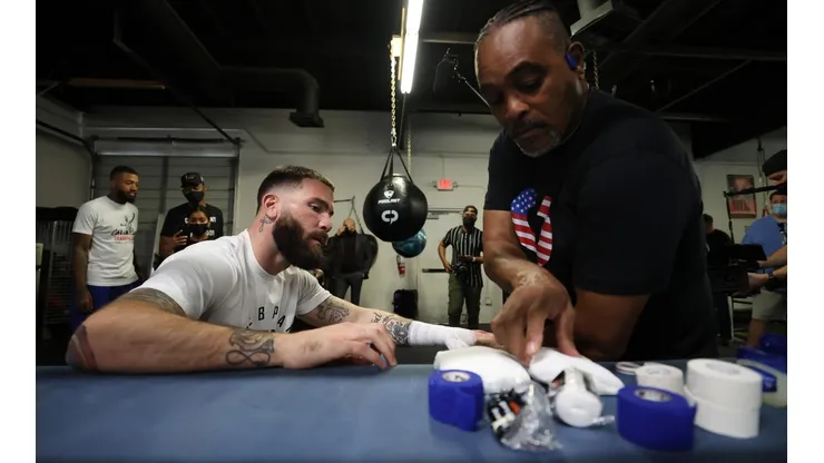 Andre Ward mantuvo su apoyo a Caleb Plant.