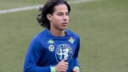 Lainez vio desde el banco el agónico triunfo del Betis ante el pobre Alavés