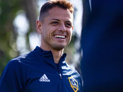LA Galaxy convierte a ‘Chicharito’ en un Dios y hasta libro de rezos crean
