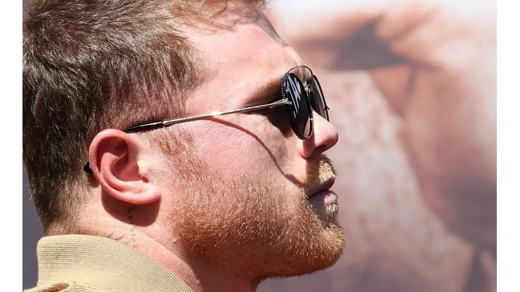 Canelo Álvarez recibió un tiro de Kamaru Usman.