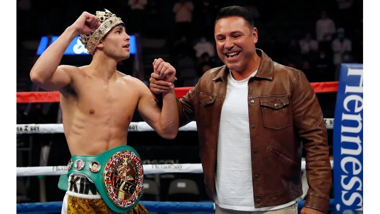 De la Hoya dijo que Ryan Garcia no podría contra uno de los mejores ligeros de la actualidad.
