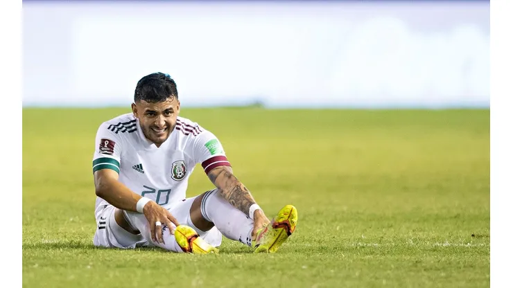 Alexis Vega se retiró lesionado.