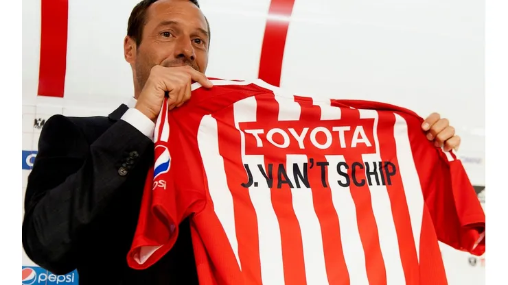 La presentación de John van't Schip como técnico del Guadalajara el 25 de mayo de 2012.