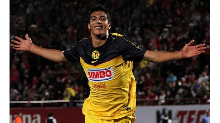 10 años del debut de Raúl Jiménez como profesional