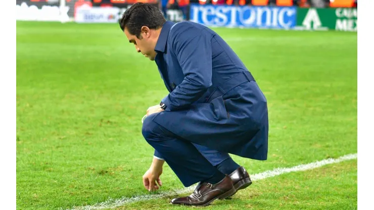 Michel Leaño sólo ganó un punto de los primeros nueve que disputó con Chivas.