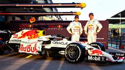 Checo Pérez y Max Verstappen, de blanco para el GP de Turquía.