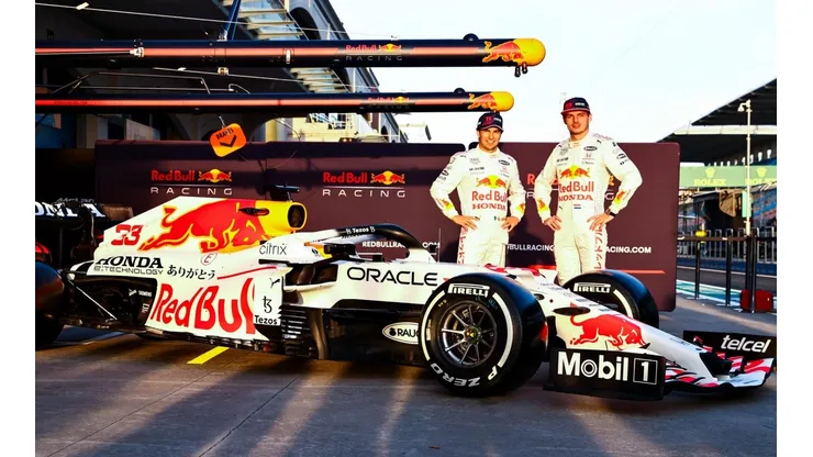 Checo Pérez y Max Verstappen, de blanco para el GP de Turquía.