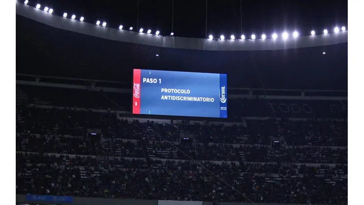El Grito Homofóbico presente en el partido del Tri.