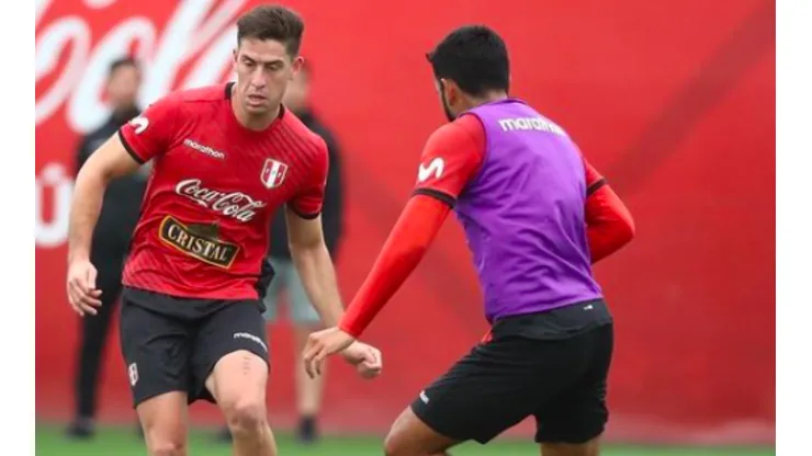 Santiago Ormeño en el entrenamiento de la selección peruana.