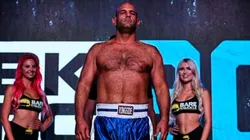Peleador muere tras ser noqueado en un combate de boxeo sin guantes