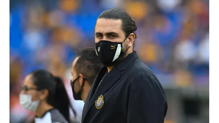 Amaury Vergara podría estar viviendo sus últimos días en Chivas.