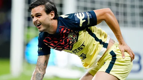 El colombiano la llenó de regalos y mensajes