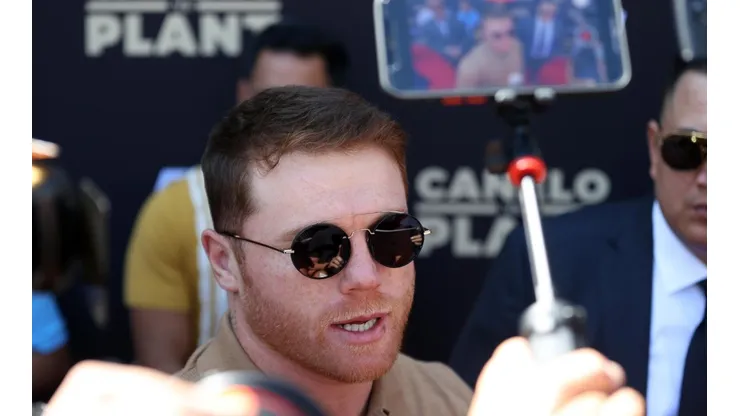 Canelo Álvarez vs Caleb Plant: La predicción de Oscar De La Hoya