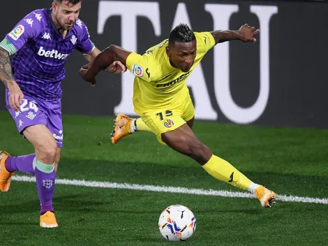 Lainez y Guardado vieron desde el banco una dura derrota del Betis