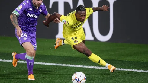 Lainez y Guardado vieron desde el banco una dura derrota del Betis