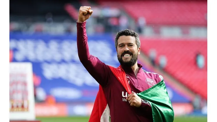 El mexicano ahora es auxiliar técnico del Brentford