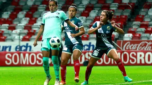 La iluminación del partido Toluca-Puebla, una falla notada por el público. (Foto: Toluca femenil)