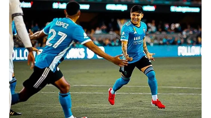 El mexicano vuelve a ser parte del once incial