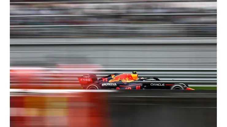 Checo Pérez fue primero, también tercero, pero acabó lejos del podio en Sochi