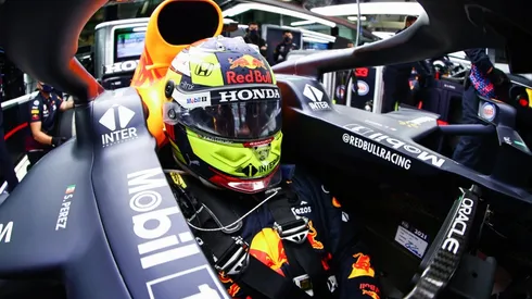 Sergio Pérez en una parada en la clasificación del Gran Premio de Rusia 2021.