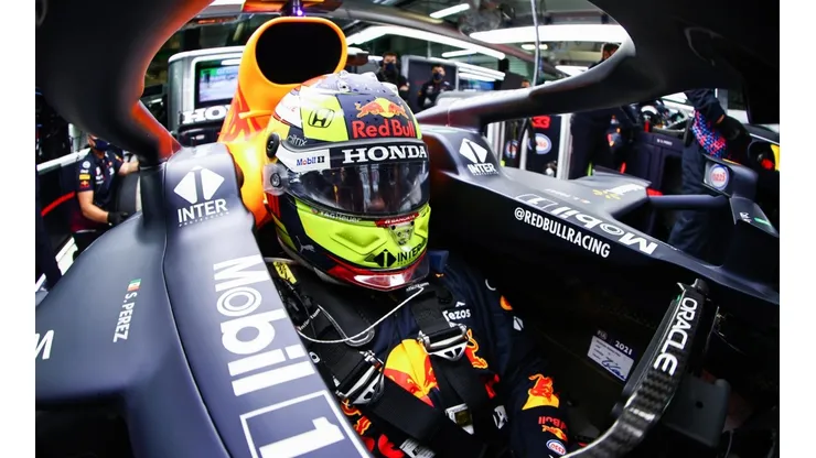 Sergio Pérez en una parada en la clasificación del Gran Premio de Rusia 2021.