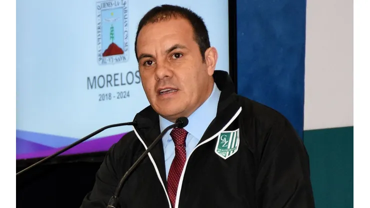El ex futbolista prefirió irse con sus amigos que ayudar a los damnificados