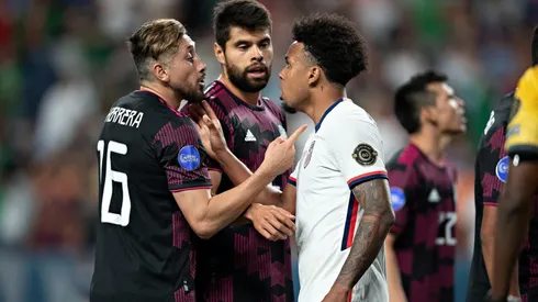 Héctor Herrera contra Weston McKennie en la final de la Nations League.