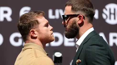 Caleb Plant y Canelo Álvarez tuvieron un fuerte cara a cara.