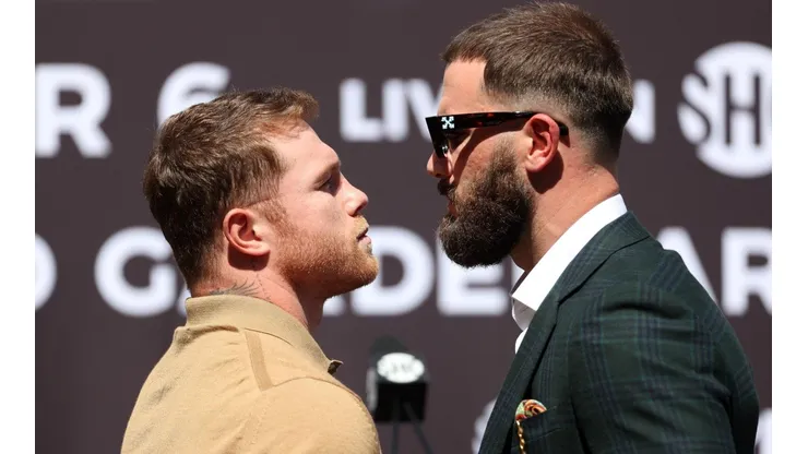 Caleb Plant y Canelo Álvarez tuvieron un fuerte cara a cara.