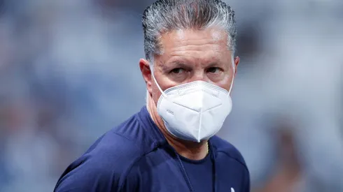 Peláez todavía no definió al nuevo estratega de Chivas.