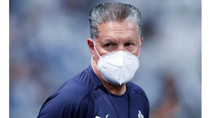 Peláez todavía no definió al nuevo estratega de Chivas.