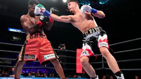 José Valenzuela cantó victoria y celebró sus 10 peleas invicto