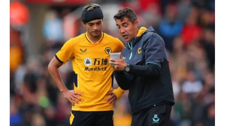 Raúl Jiménez vive su primera temporada bajo el mando de Bruno Lage.