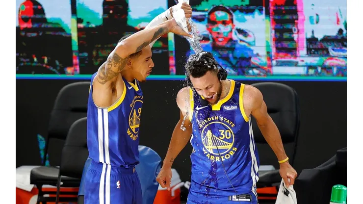 Amplias diferencias entre el salario de Juan Toscano y el de Stephen Curry