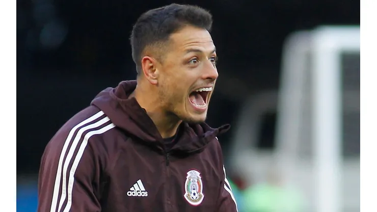 Javier decidió colgar un momento los botines