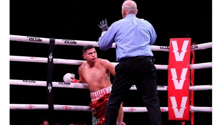 El mexicano Pablo César Cano se fue noqueado este martes